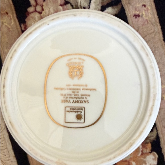 Lenox Smithsonian Collection Saxony Vase Floral Ceramic Vase with Gold Accents - Picture 3 of 3